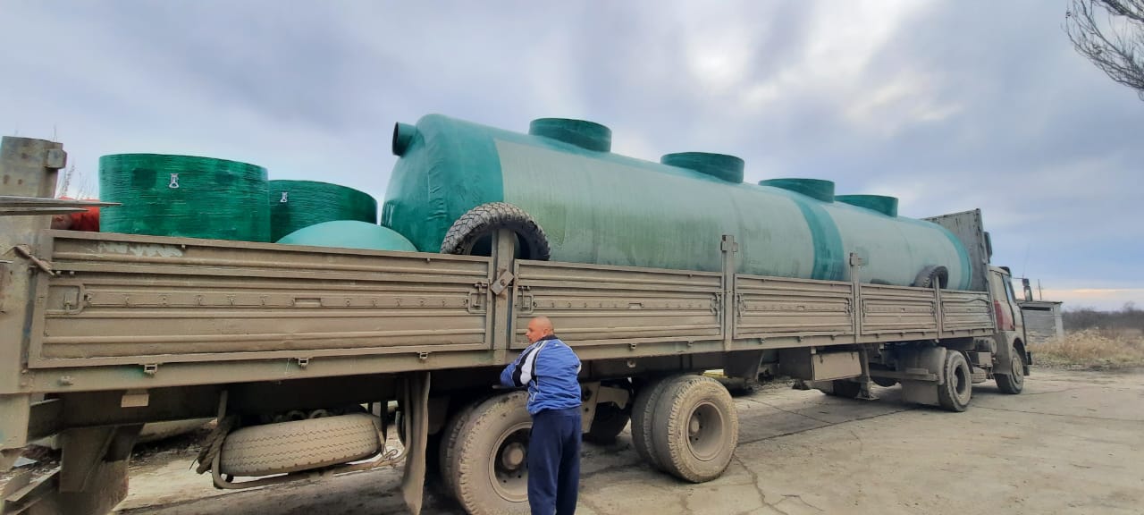 https://krasnodar.emkosti-kryma.ru/wp-content/uploads/sites/4/2021/06/ustanovka-livnevyh-ochistnyh-sooruzhenij-v-edinom-korpuse-kerch-2.jpeg